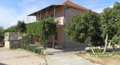 Apartments Julia, private accommodation in city Pirovac, Croatia